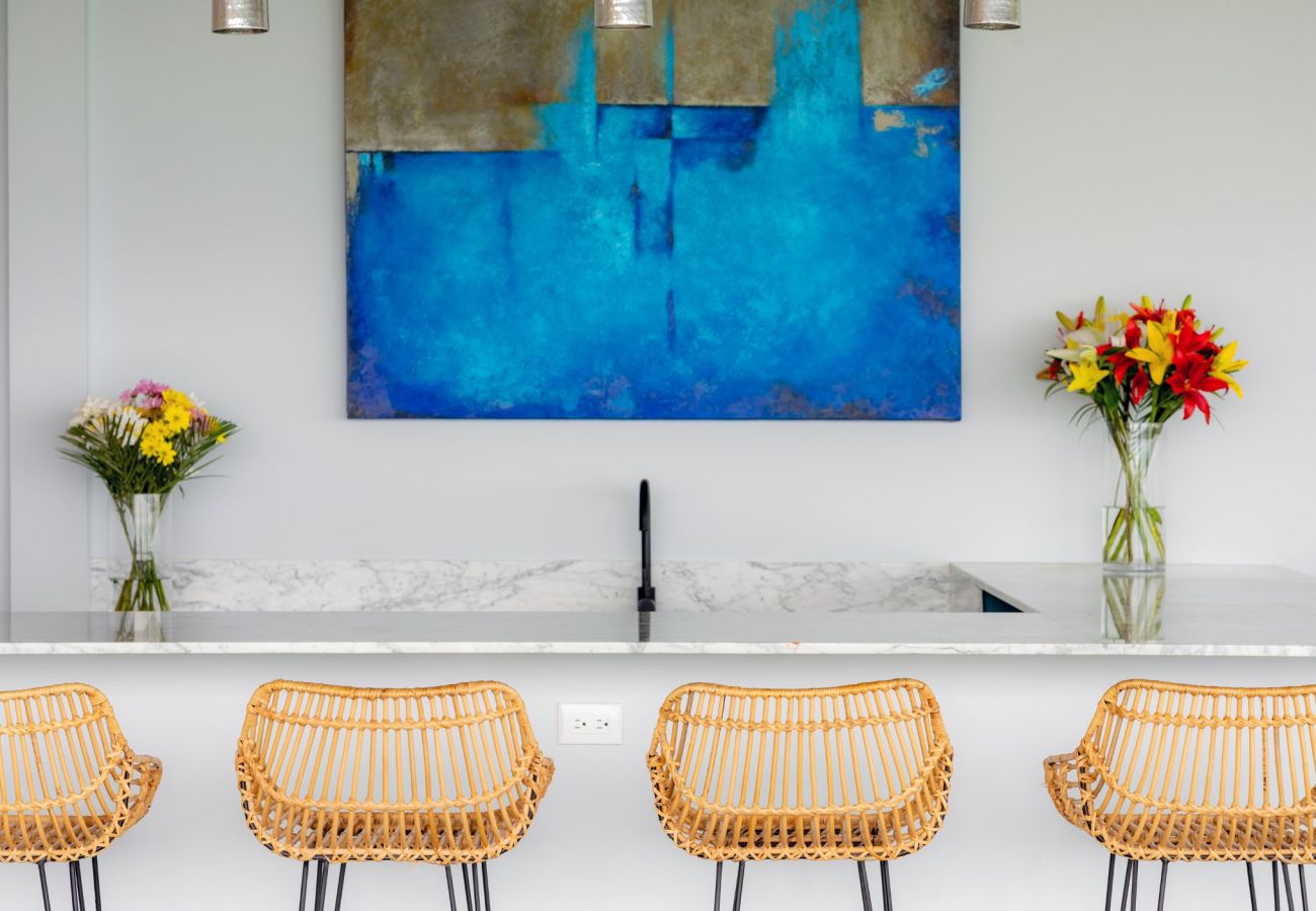 Villa Costa Vida — kitchen and dining area
